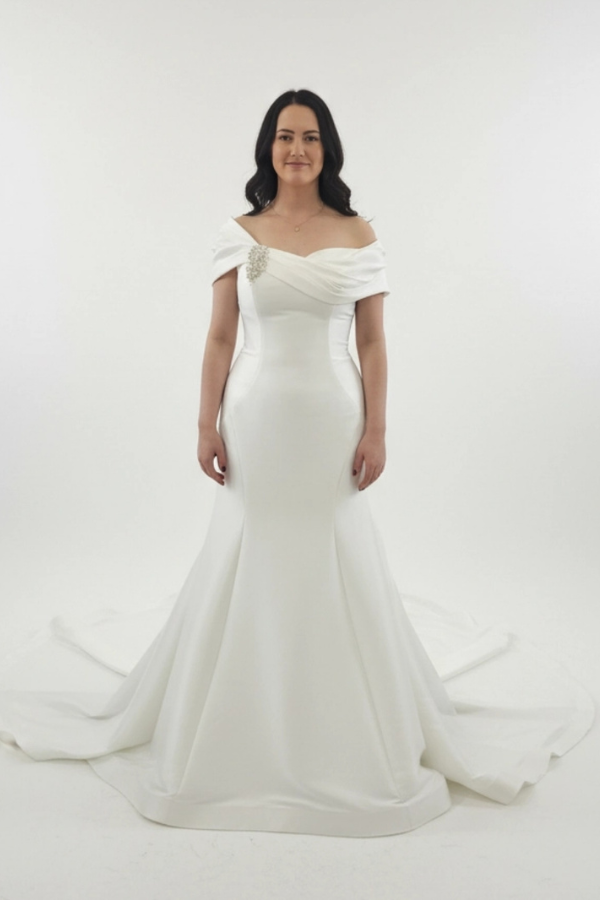 Elegant off the shoulder wedding gown